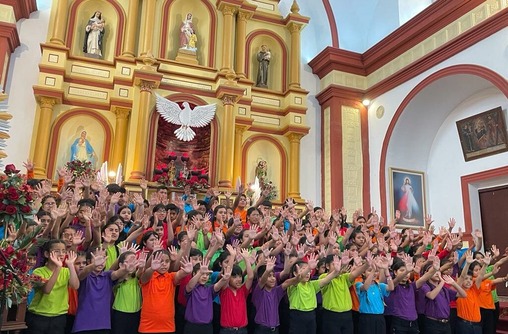 Hortifrut promueve el talento musical de niños y jóvenes de la comunidad agroindustrial en Chao