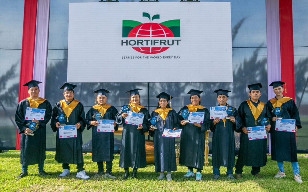 La Libertad: Se gradúa primera promoción del CEBA Hortifrut