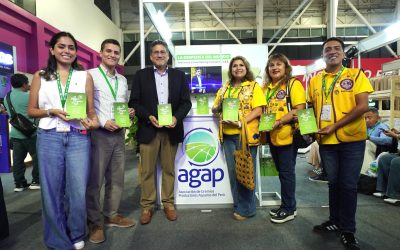 AGAP donó 200 libros a escolares de las provincias de Lima para promover la cultura y los aportes de la agricultura moderna en el Perú